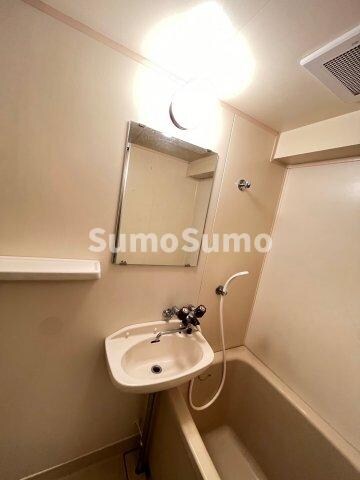 物件内観写真7　(広い洗面スペース)