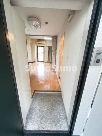 物件内観写真14　(明るい玄関です)