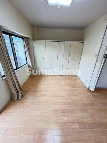 物件内観写真18　(こちらの居間で趣味の時間をお楽しみください)