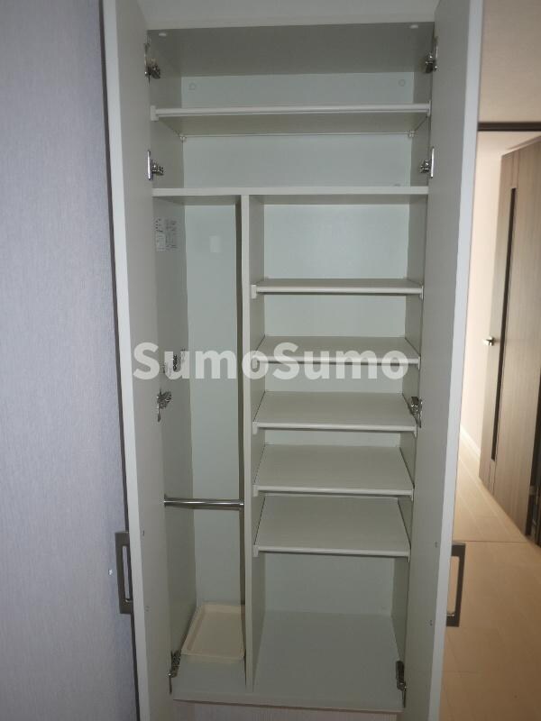 物件内観写真16　(たっぷりとした収納スペースです)
