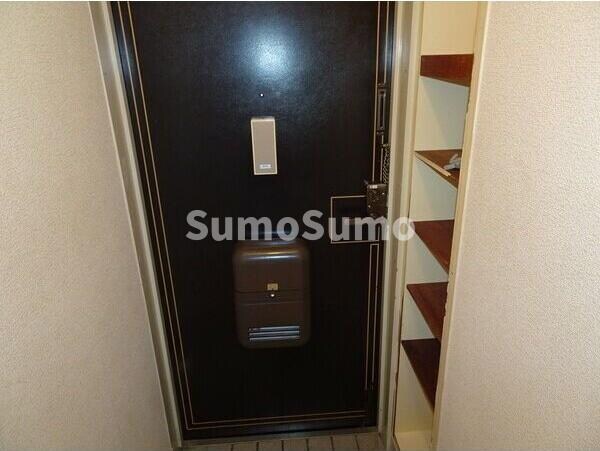 物件内観写真3　(明るい玄関です)