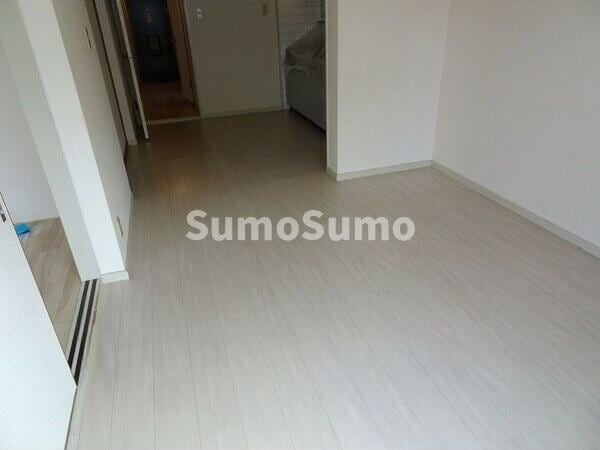 居室(こちらのリビングで趣味の時間をお楽しみください)