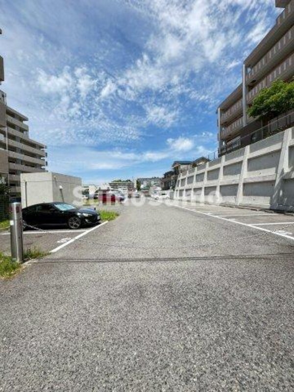 駐車場(駐車場に車を止められます)