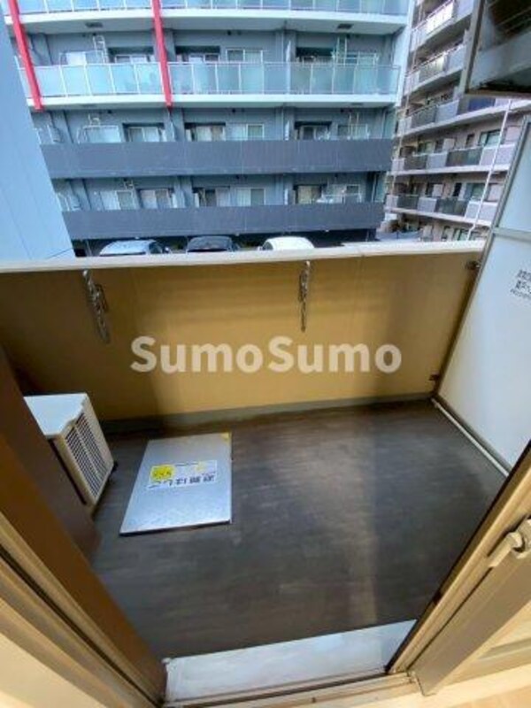 バルコニー(開放的で明るい空間を演出してくれるバルコニーです)