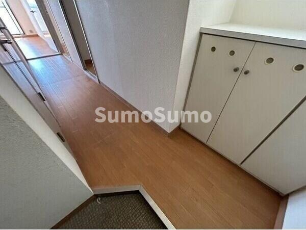 物件内観写真3　(シンプルで使いやすい玄関です)