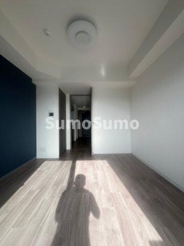 物件内観写真20　(落ち着いた色調の寝室です)