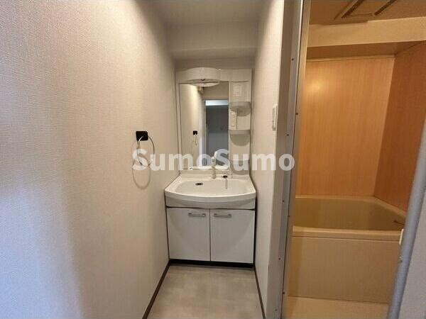 物件内観写真6　(使いやすい洗面所です)