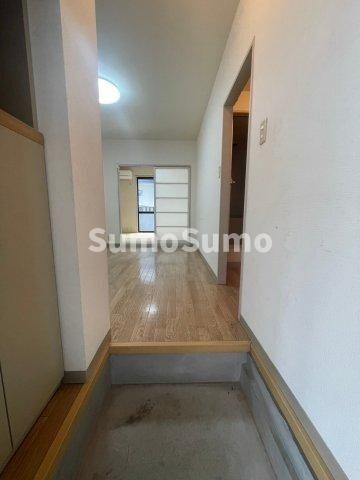 物件内観写真2　(きれいな玄関です)