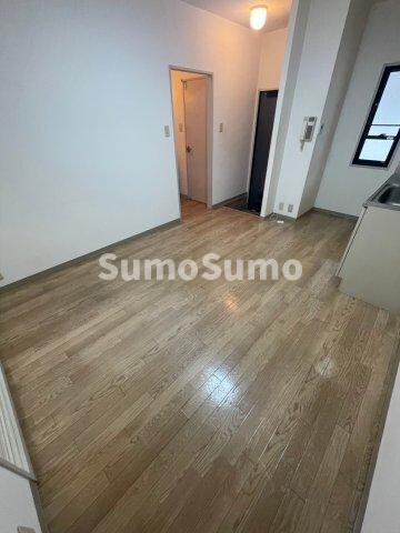 物件内観写真3　(ゆったりとしたリビングです)