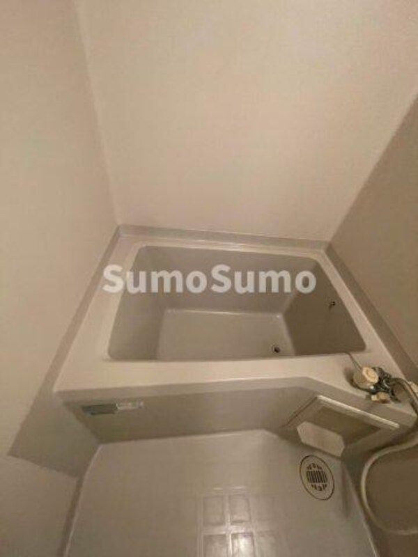 浴室(コンパクトで使いやすいお風呂です)
