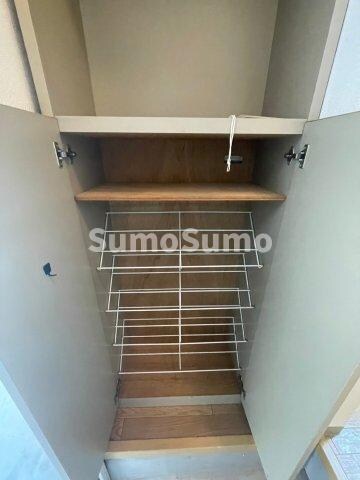 物件内観写真16　(たっぷりとした収納スペースです)