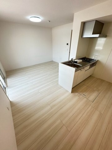 物件内観写真8　(物件の内装です)