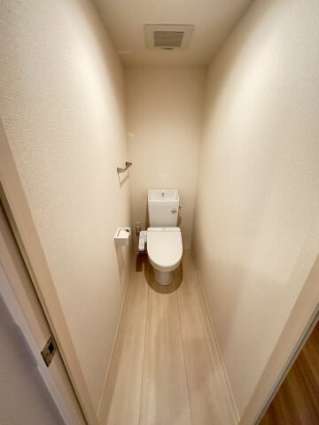 物件内観写真18　(シンプルで使いやすいトイレです)
