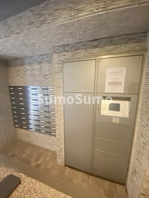 物件外観写真2　(便利な宅配ボックス完備♪)