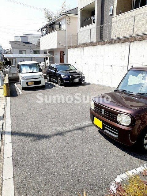 物件外観写真2　(駐車場完備です)