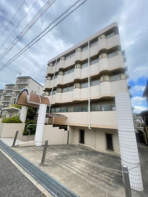 物件外観写真1　(きれいな外観です)