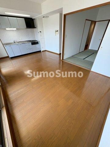 物件内観写真3　(おしゃれなリビングです)