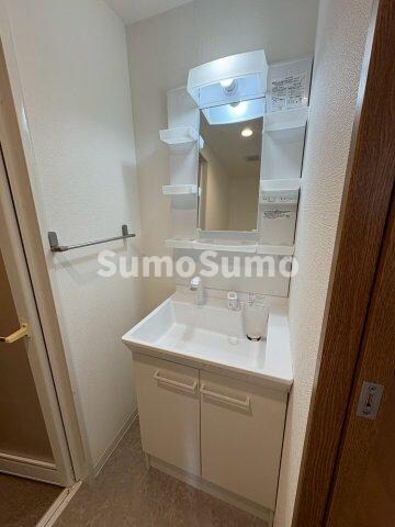 物件内観写真9　(コンパクトで使いやすい洗面所)