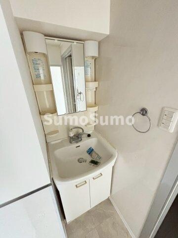 物件内観写真8　(コンパクトで使いやすい洗面所)