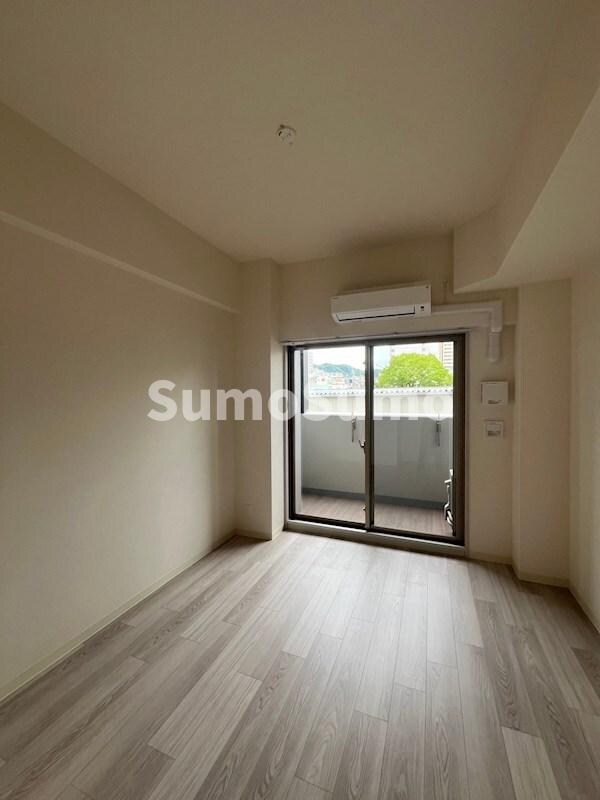 物件内観写真9　(開放的な寝室です)