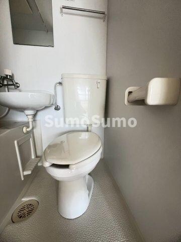 物件内観写真4　(ゆったりとした空間のトイレです)