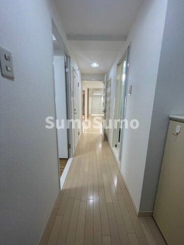 物件外観写真2　(ゆとりのあるロビーです)