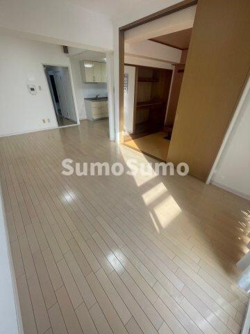 物件内観写真5　(おしゃれなリビングです)