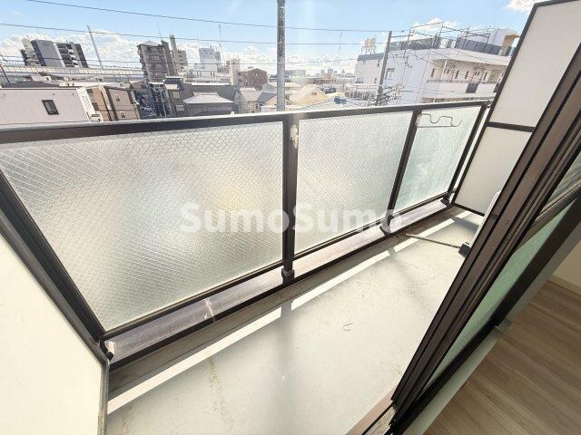 物件内観写真6　(広々としたバルコニーです)