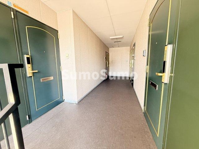 物件外観写真4　(ゆとりのあるロビーです)