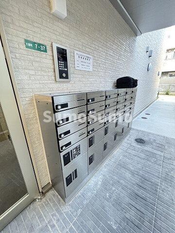 物件外観写真2　(便利な宅配ボックス完備♪)