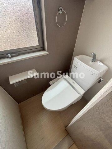 物件内観写真7　(落ち着いた色調のトイレです)