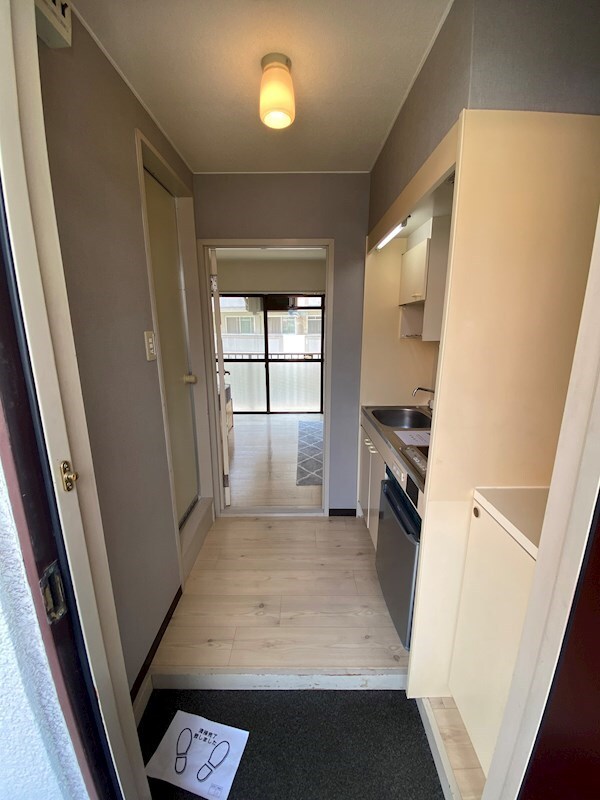 物件内観写真2　(きれいな玄関です)