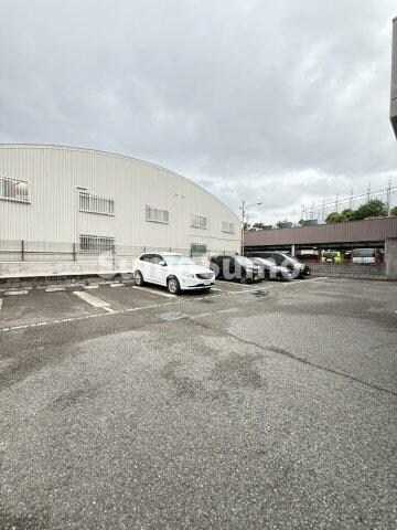 物件外観写真3　(駐車場に車を止められます)