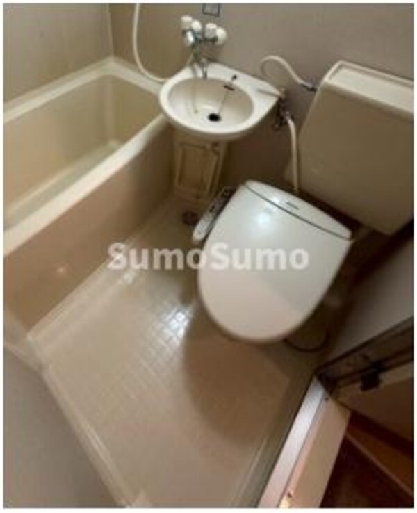 トイレ(コンパクトで使いやすいトイレです)