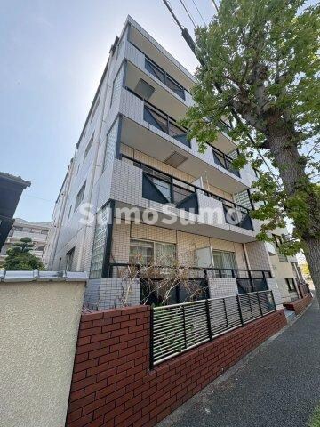 物件外観写真1　(落ち着いた雰囲気の外観です)