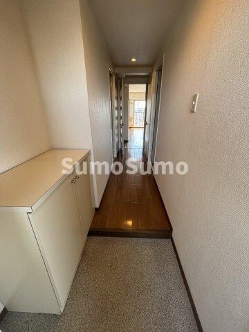 物件内観写真4　(落ち着いた玄関です)