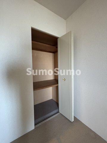 物件内観写真7　(収納豊富です)