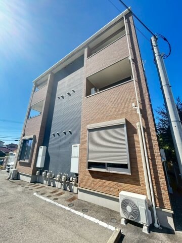 物件外観写真1　(おしゃれな外観です)