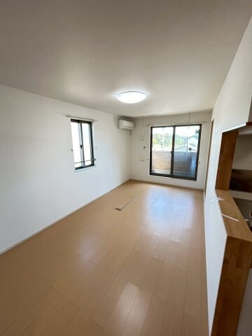 物件内観写真5　(ゆったり過ごせるリビングです)