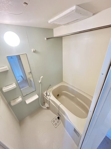 物件内観写真8　(ゆったり過ごせるお風呂です)