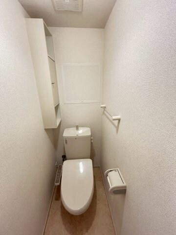 物件内観写真10　(清潔感のあるトイレです)