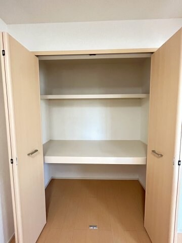 物件内観写真12　(収納豊富です)