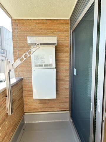 物件内観写真13　(外からの目が気にならないバルコニーで洗濯物が干せます)