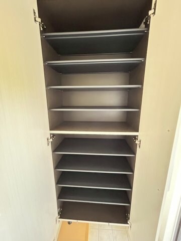 物件内観写真24　(大きなスペースがあり、収納には困りません)