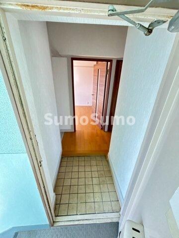 物件内観写真4　(ゆったりとした玄関です)