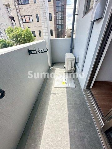 物件内観写真15　(外からの目が気にならないバルコニーで洗濯物が干せます)