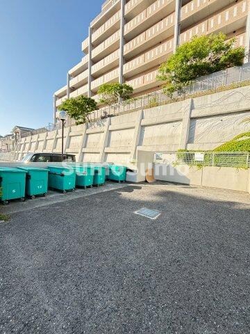 物件外観写真4　(駐車場完備です)