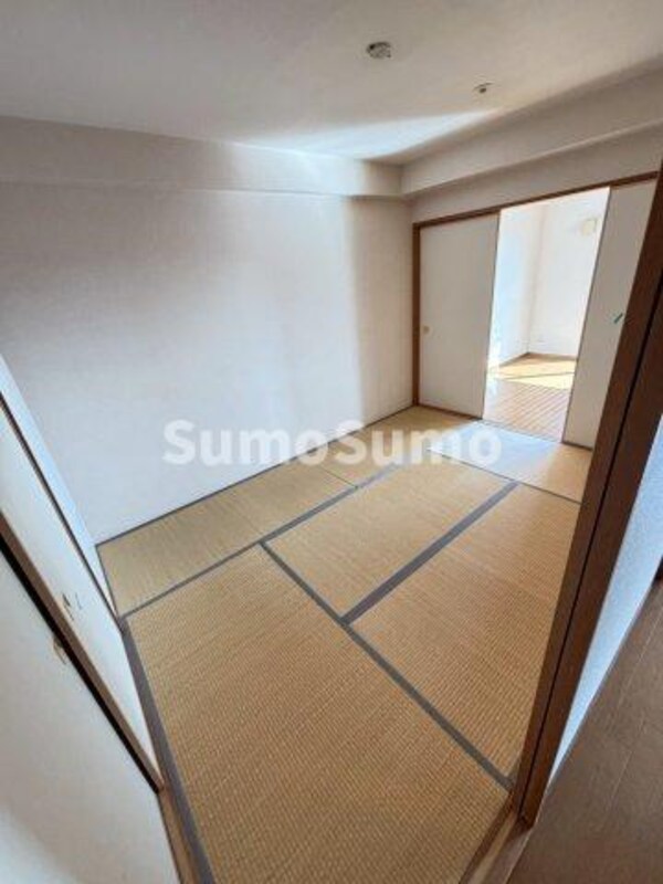 和室(フローリングだけでなく、和室もあります)