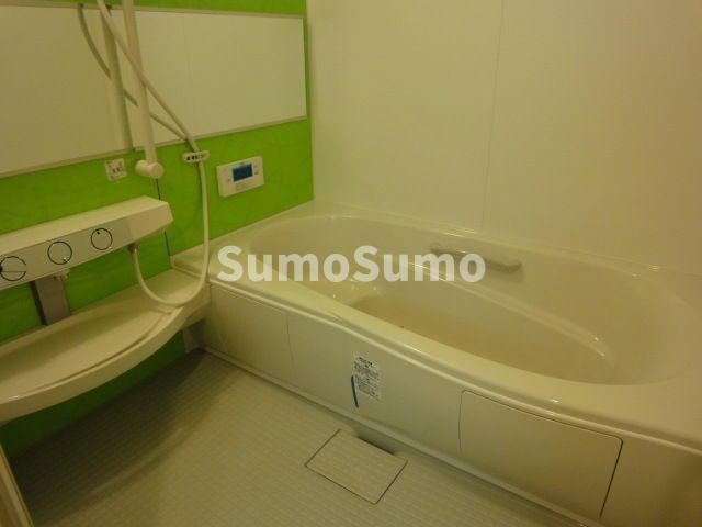 物件内観写真6　(きれいなお風呂です)