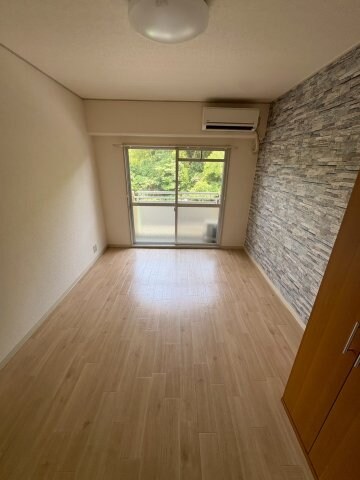 物件内観写真7　(おしゃれな居間です)